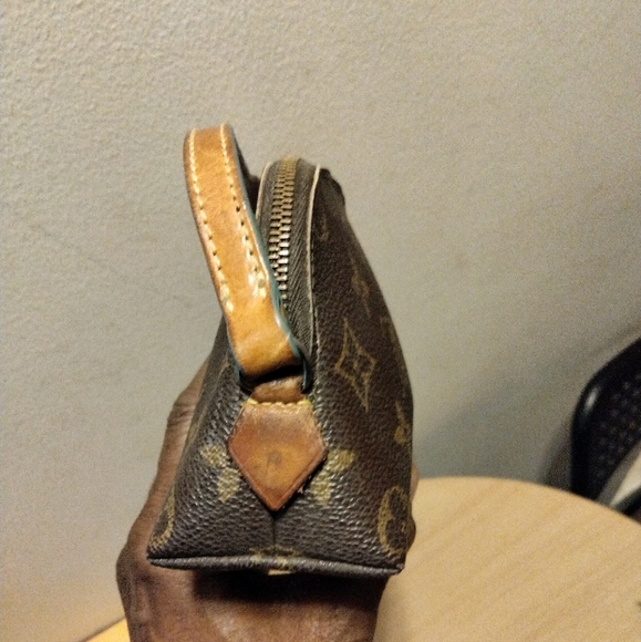 Genuine Louis Vuitton Monogram Cosmetic Pouch - Picture 8 of 16